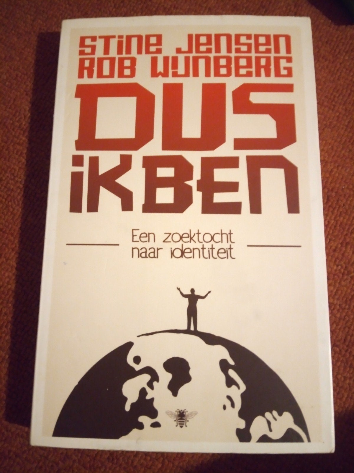 Dus ik ben - Een zoektocht naar identiteit, Verzenden, Gelezen, Stine Jensen, Rob Wijnberg, Nederland
