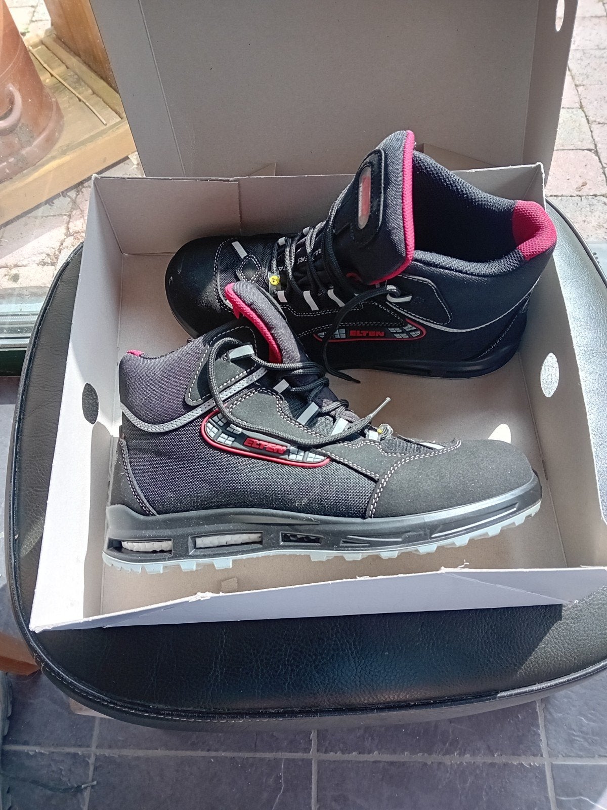 Nieuwe werkschoenen, Ophalen, Nieuw