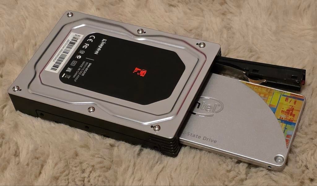 Kingston SNA-DC2/35 SATA DriveCarrier + Intel ssd 530 450 GB, Intern, Ophalen of Verzenden, Zo goed als nieuw, Desktop