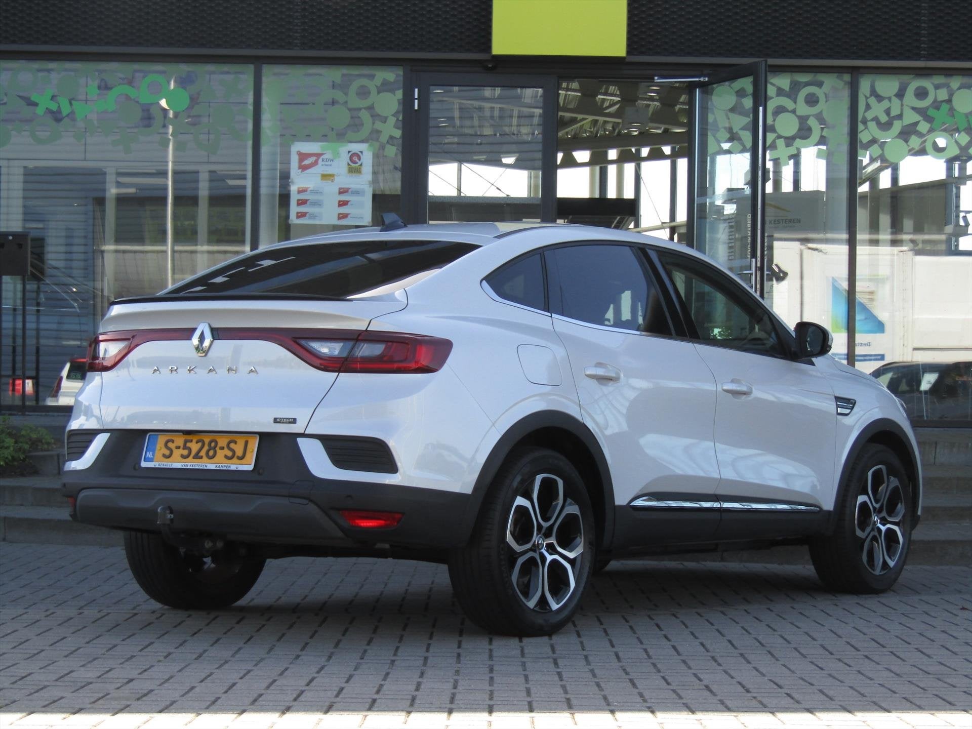 Renault Arkana 1.6 E-TECH Hybrid 143pk Aut Techno / Trekhaak, Auto's, Gebruikt, 4 cilinders, Leder en Stof, Wit