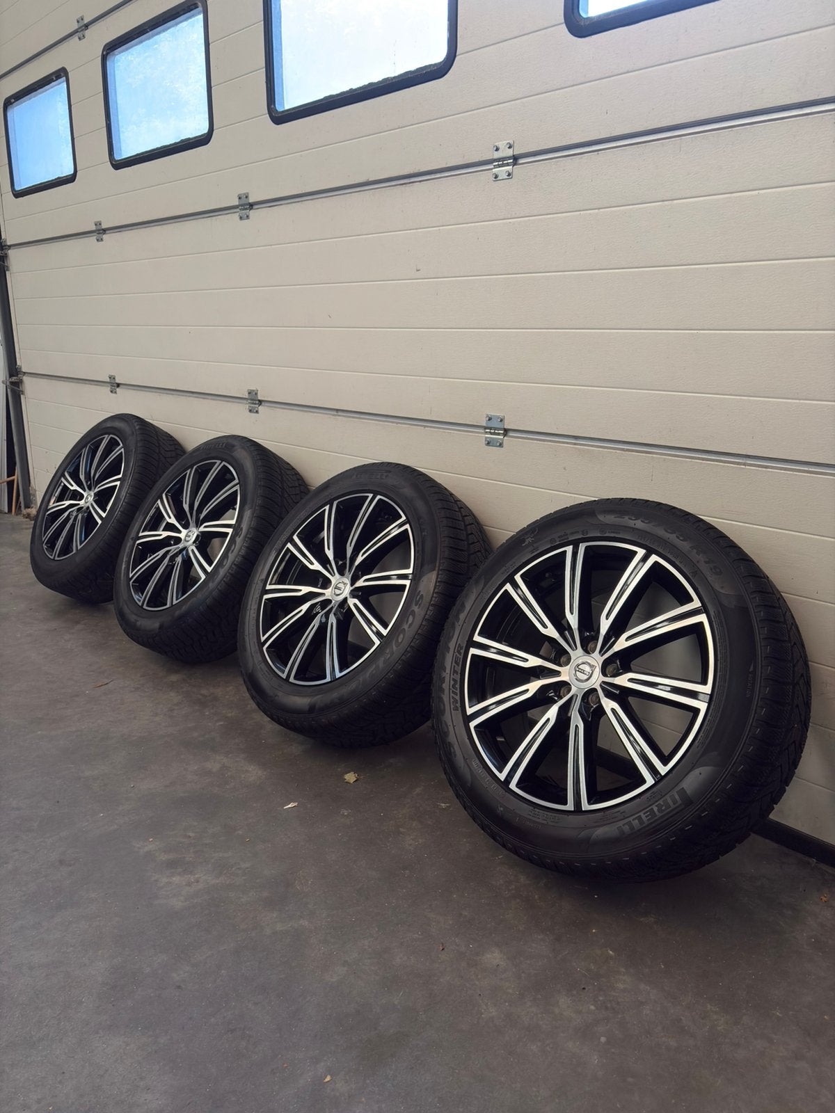 Volvo XC60 19 inch Inscription winter Pirelli schadevrij, Auto-onderdelen, Banden en Velgen, 19 inch, Gebruikt, Banden en Velgen