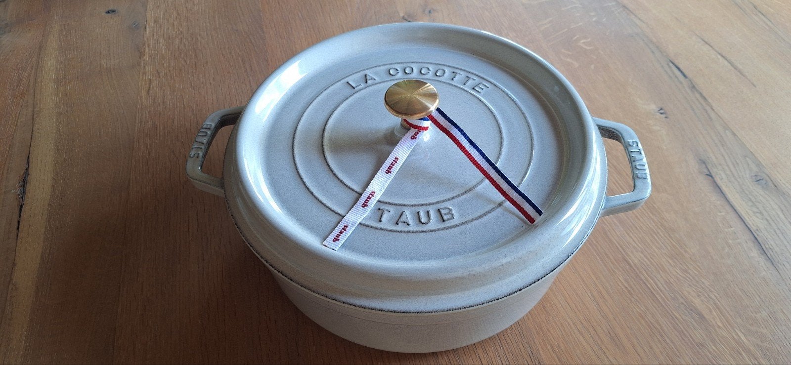 Staub cocotte basse 26cm nieuw en ongebruikt, Gietijzer, Nieuw, Ophalen of Verzenden, Keramische plaat