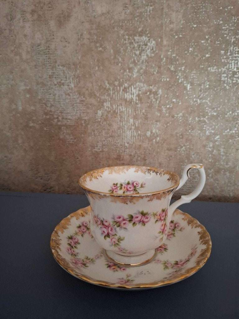 Royal albert Dimity rose, Ophalen of Verzenden, Zo goed als nieuw, Porselein, Kop en/of schotel