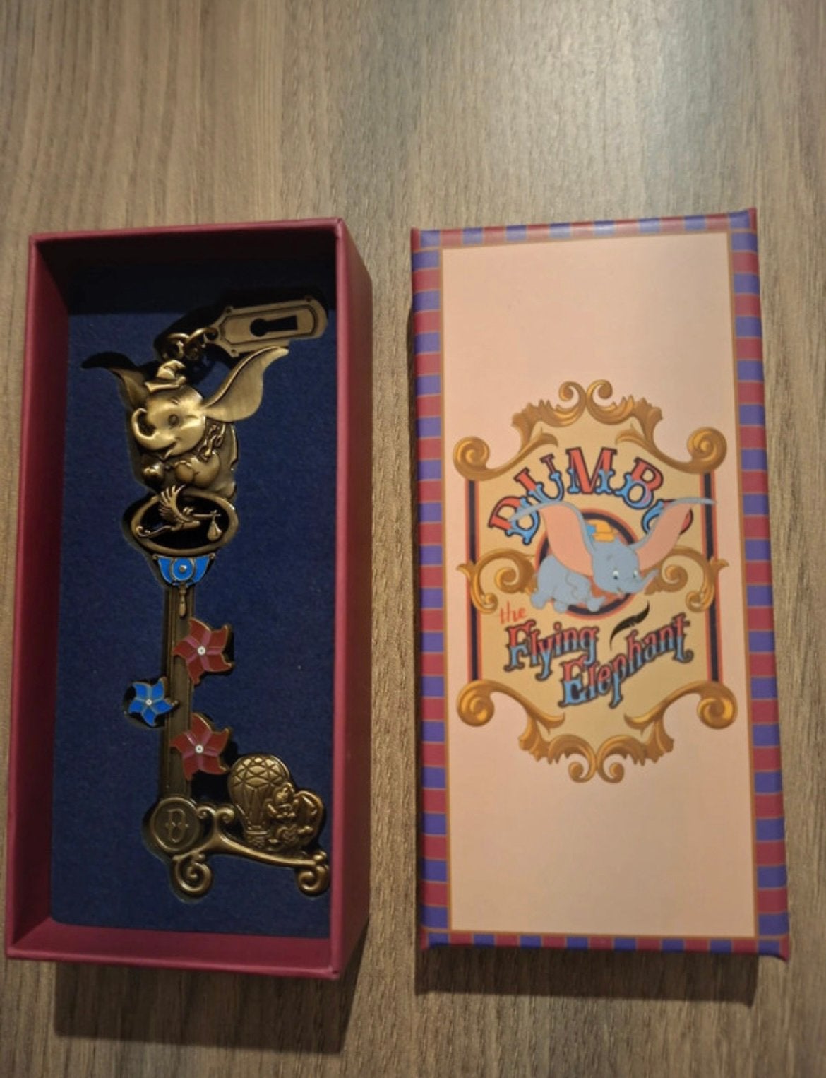 Disneyland Parijs Dumbo The Flying Elephant Sleutel, Ophalen of Verzenden, Bambi of Dumbo, Zo goed als nieuw, Overige typen