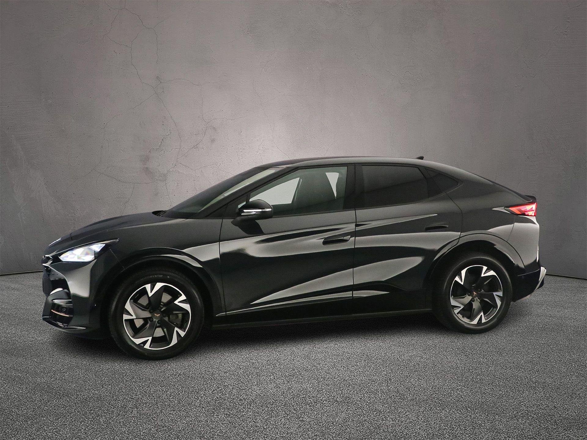 CUPRA Tavascan Essential 82 kWh 286pk Automaat Warmtepomp, A, Auto's, Automaat, Gebruikt, Zwart, 82 kWh