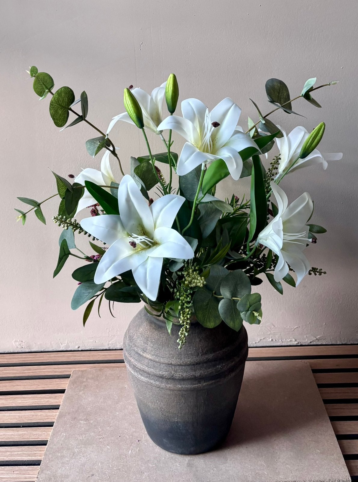 Actie! Boeket lelie in countryfield vaas | Compleet 60cm., Binnen, Inclusief kunstbloemen, Www.discountfashioncorner.nl, 60 cm