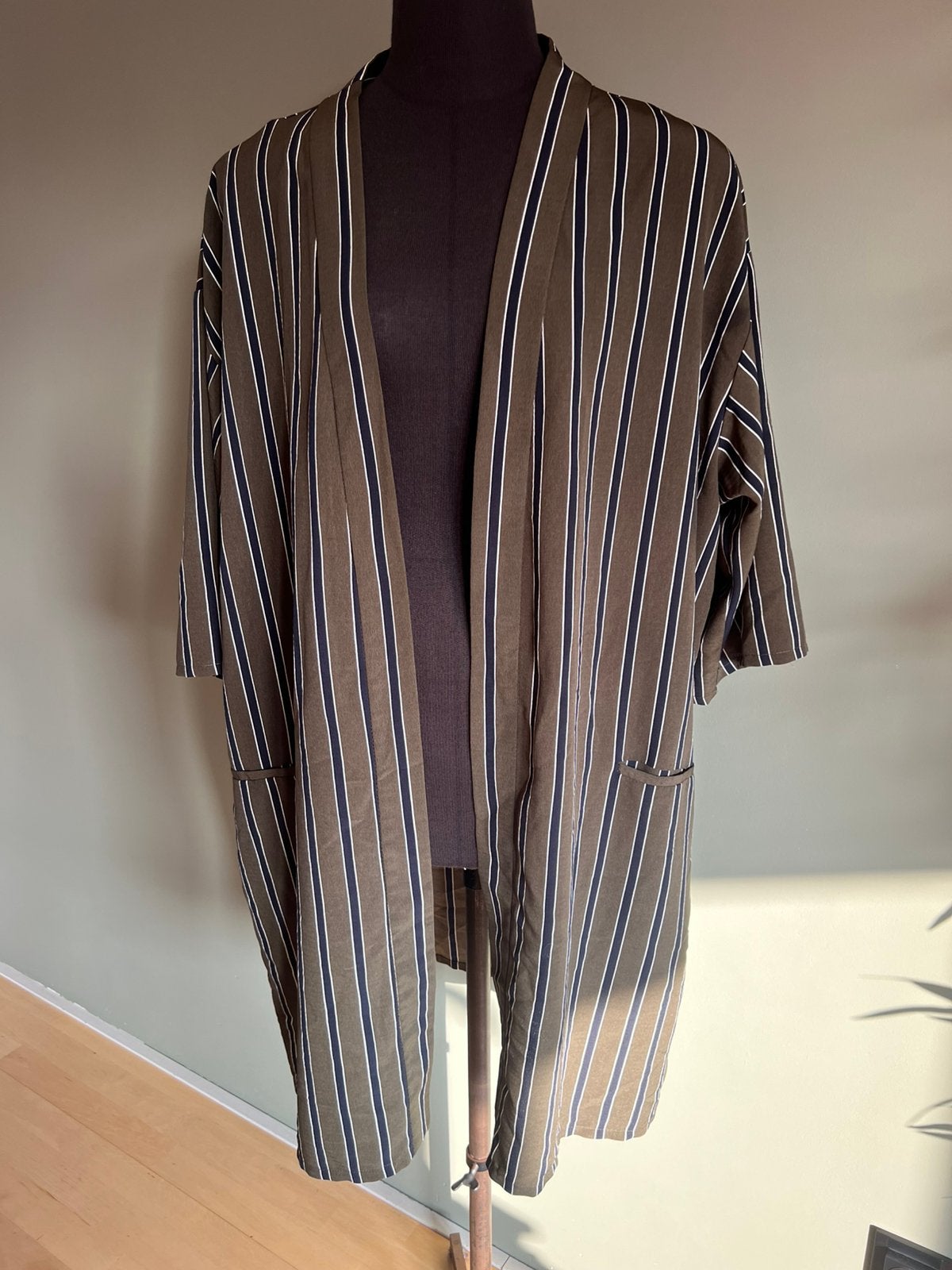 Atmosphere soepele kimono maat 48, kaki, met zakken, Kleding | Dames, Grote Maten, Ophalen of Verzenden, Zo goed als nieuw, Groen