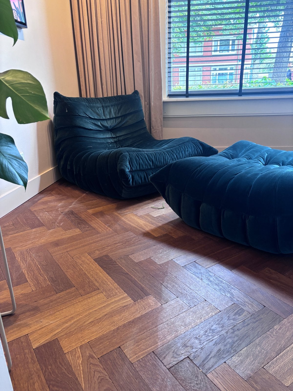 Ligne Roset Togo Fauteuil + poef groen velours, Ophalen, Overige kleuren, Zo goed als nieuw, Eén
