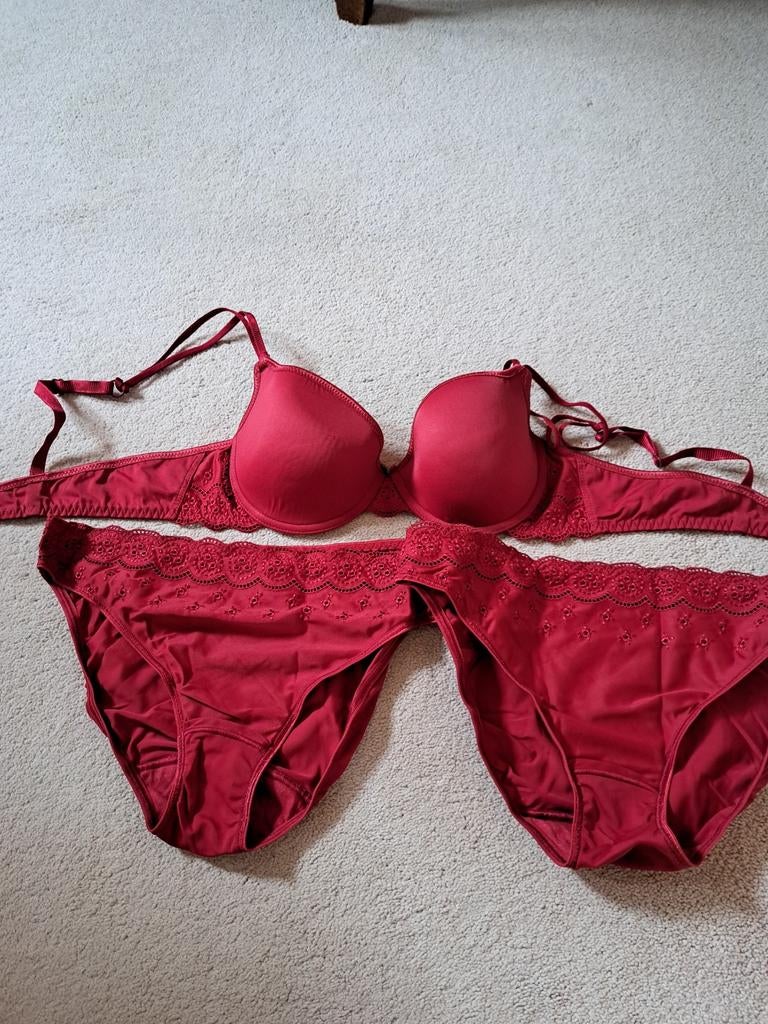 Marie Jo rode lingerieset, BH B-cup, 2 slips S, Ophalen of Verzenden, Rood, Setje