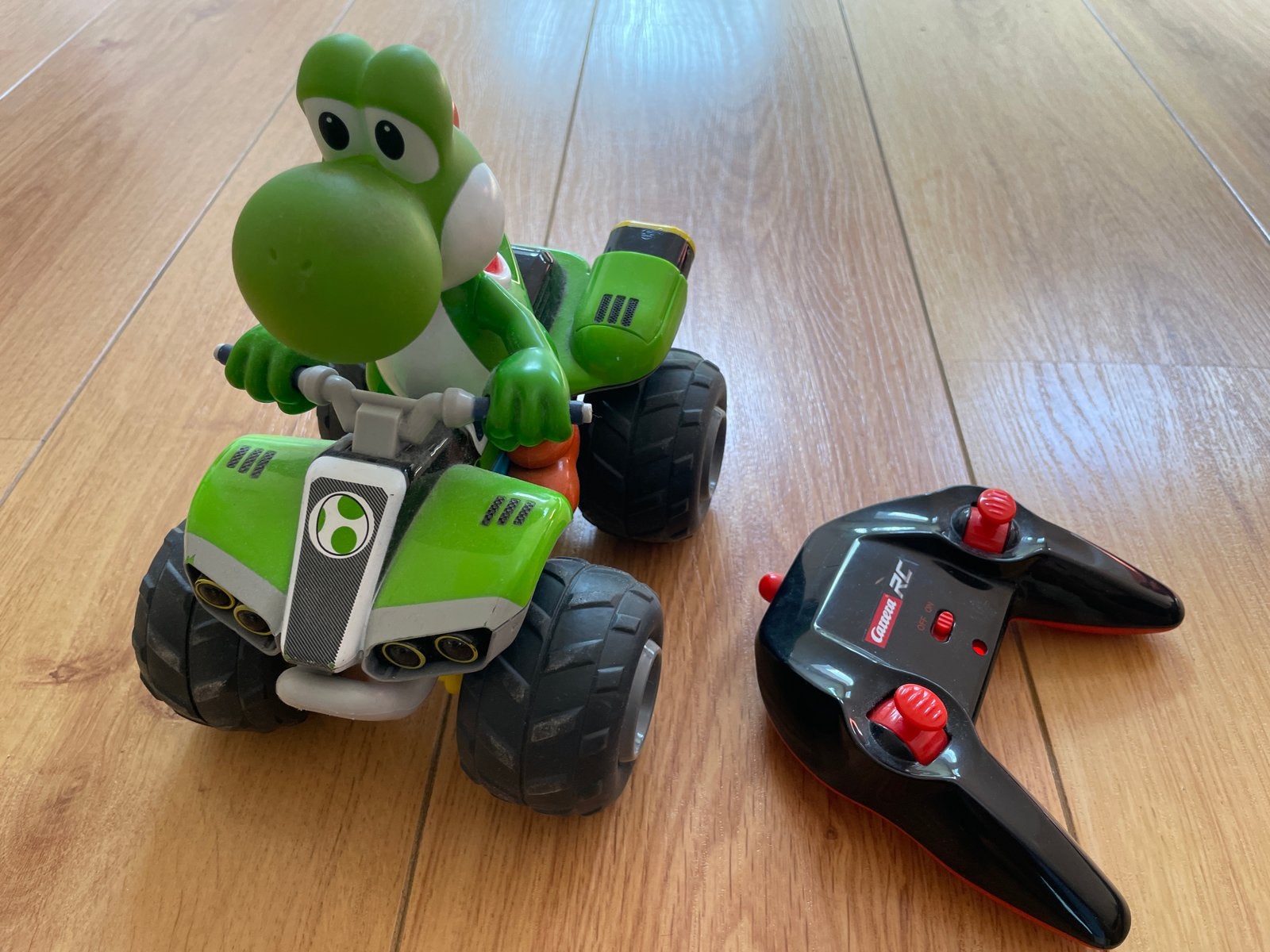 RC Carrera Yoshi bestuurbare auto Mario Kart, Elektro, Gebruikt, Auto offroad, Ophalen of Verzenden