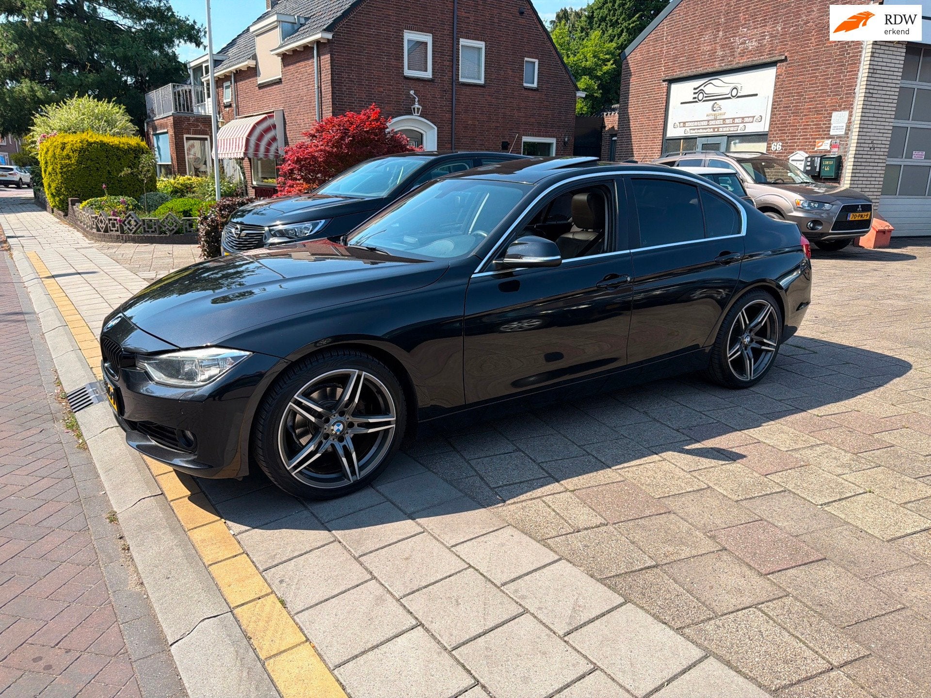 BMW 3-serie 320i High Executive automaat, Auto's, BMW, Automaat, Euro 5, Achterwielaandrijving, Gebruikt