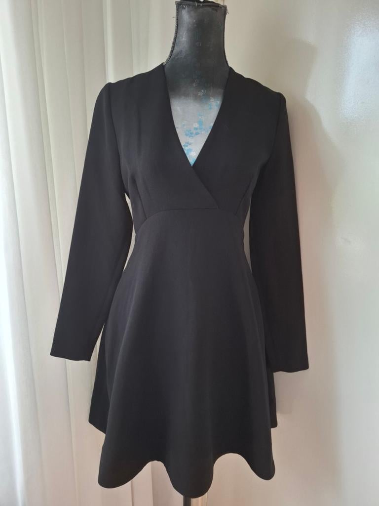 Essentiel Antwerp zwarte A-lijn jurk met overslag V-hals – S, Kleding | Dames, Jurken, Zo goed als nieuw, Maat 36 (S), Zwart, Knielengte