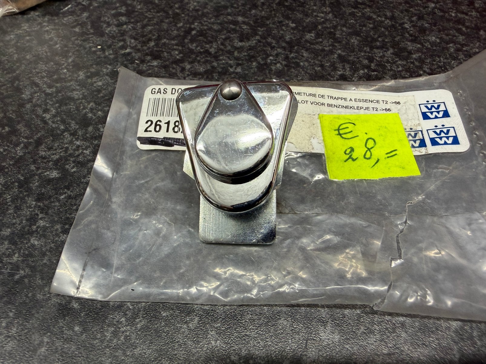 Volkswagen vw T1 Spijlbus nieuw tankklep slotje church key, Ophalen of Verzenden, Nieuw, Volkswagen