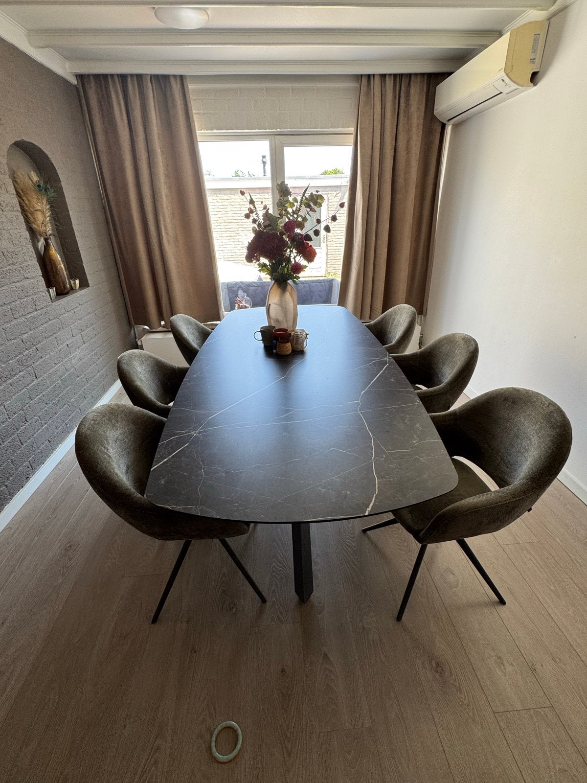 Deense ovale eettafel met 6 stoelen - HPL, 2 jaar oud, Ophalen, Kunststof, 100 tot 150 cm, 200 cm of meer