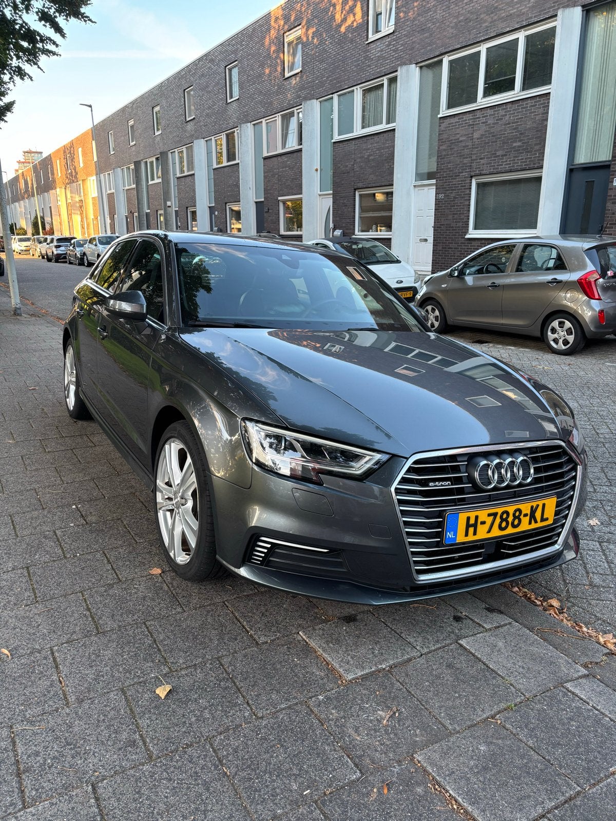 Audi A3 40 E-tron 204pk S Tronic 2020 Grijs, Auto's, Zwart, Leder en Stof, 1395 cc, 84 €/maand
