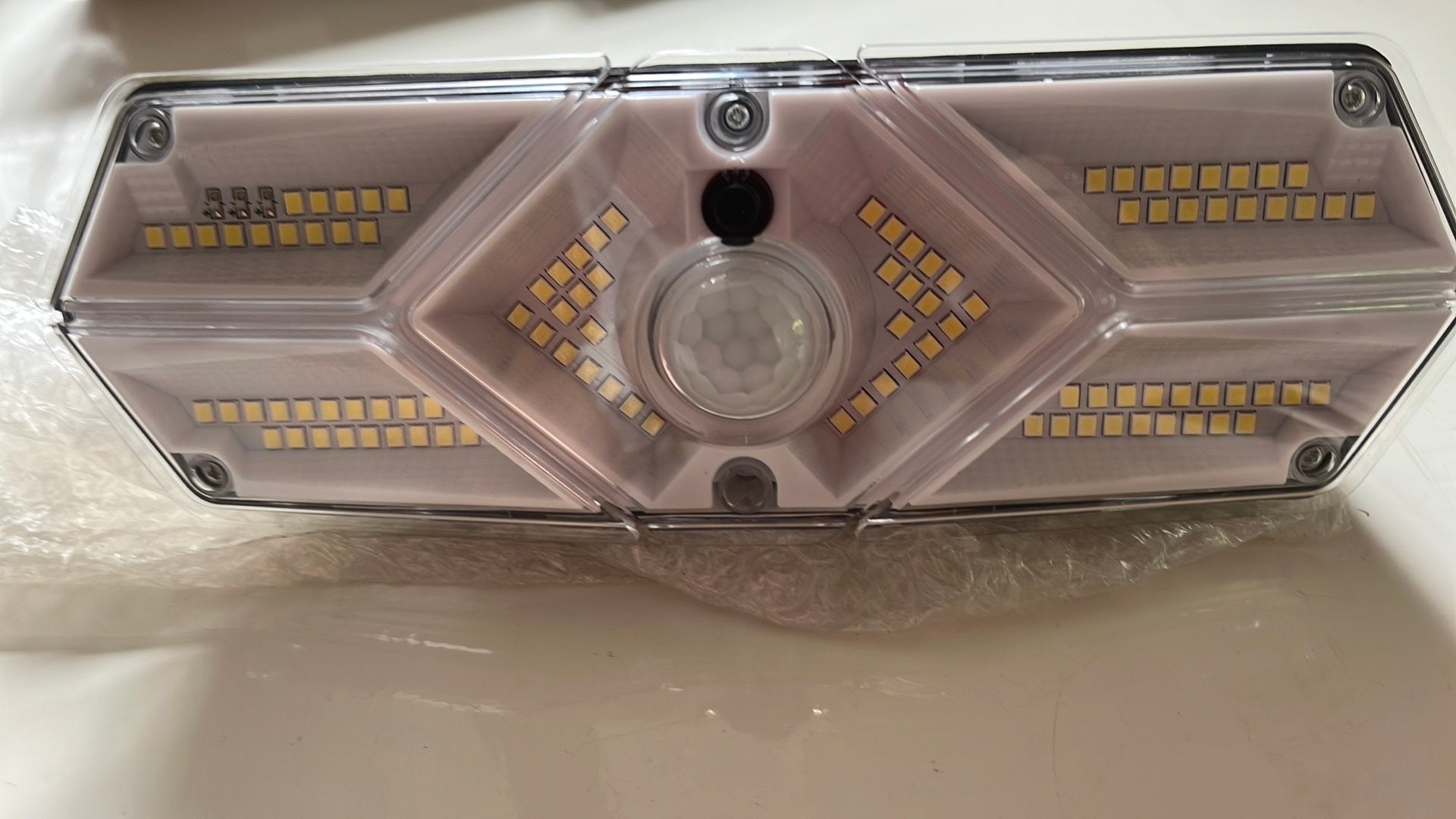 104 LED Solar Bewegingssensor Lamp - Waterbestendig, Zonne-energie, Minder dan 50 watt, Wandlamp, Nieuw