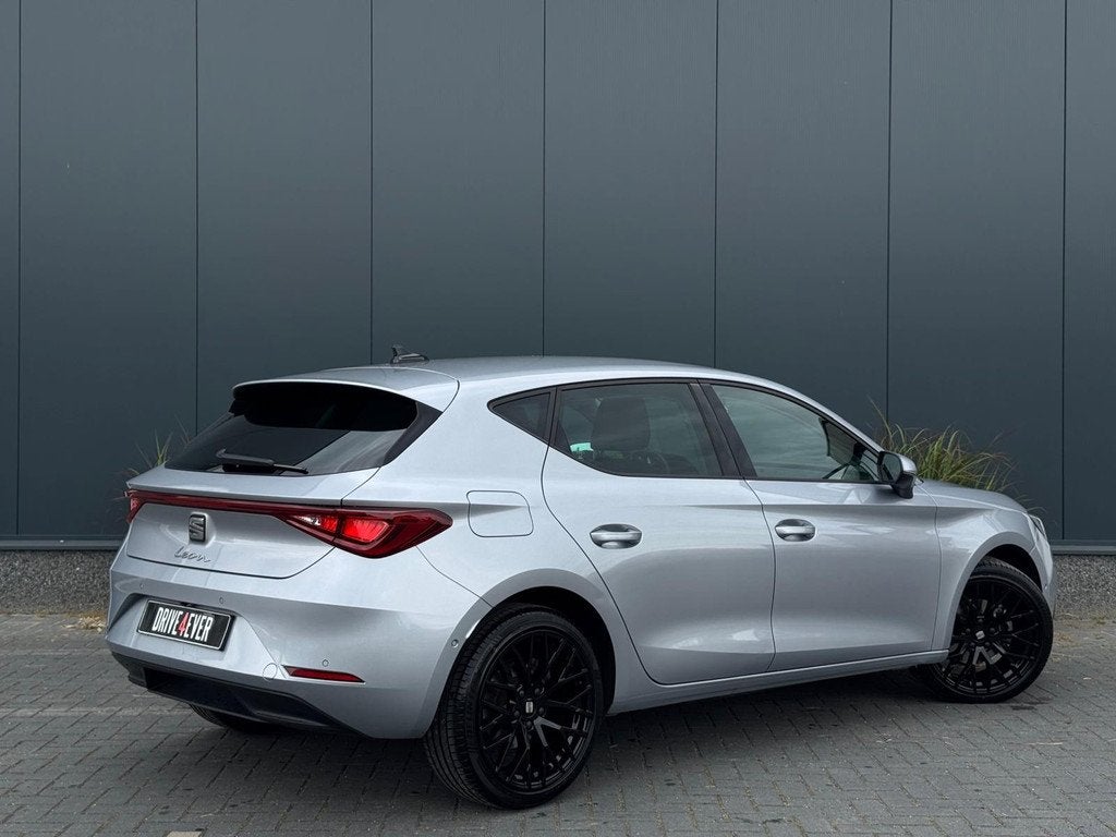 Seat Leon Hatchback 1.0 eTSI Style | Automaat | Camera | Zee, Stof, Gebruikt, Met garantie (alle), Leon