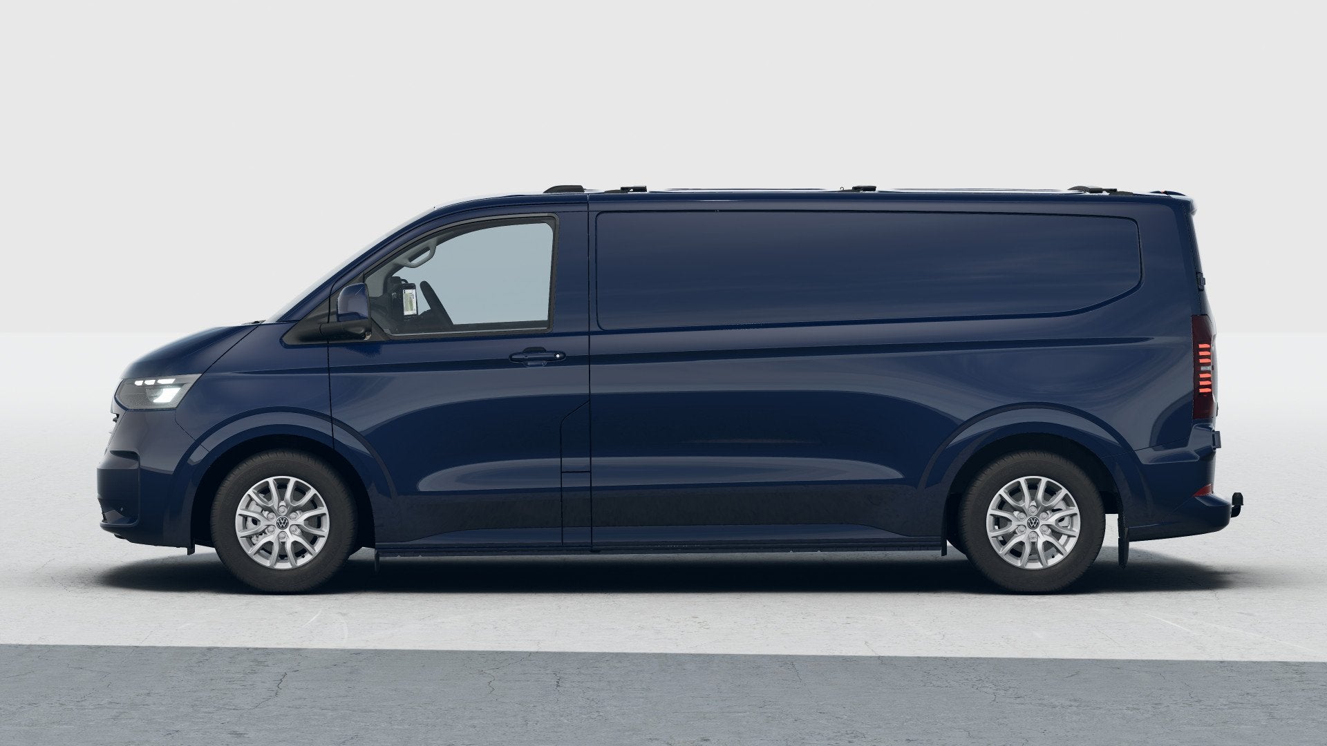 Volkswagen Transporter 2.5 eHybrid 233pk AUT L2H1 30 Style |, Automaat, 12 maanden, 4 cilinders, Bedrijf