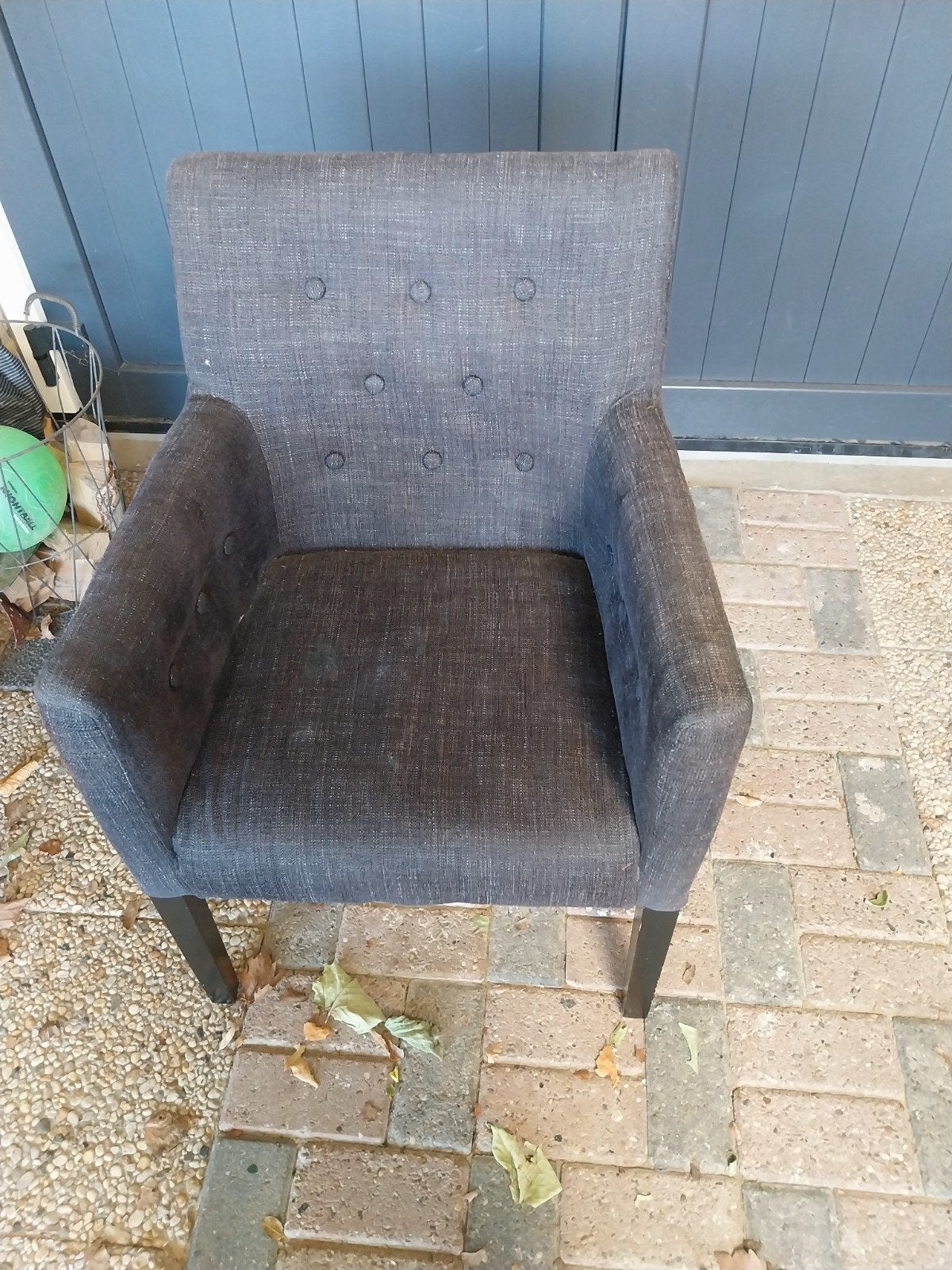 Comfortabele donkergrijze fauteuil met knopen, Ophalen, Gebruikt, Eén, Modern