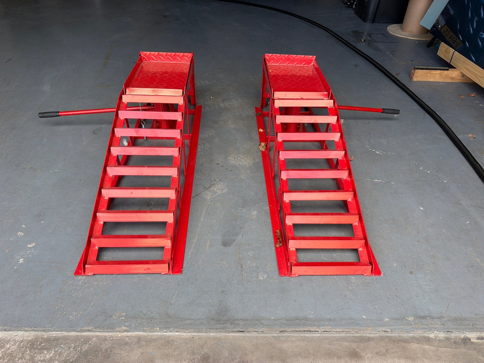 Set van 2 hydraulische oprijplaten met krikfunctie, Ophalen of Verzenden, Gebruikt, Hydraulisch, Potkrik