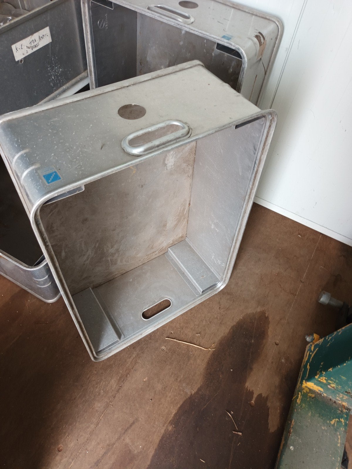 Aluminium voorraad bak stapelbaar gebruikt 4 st, Doe-het-zelf en Verbouw, Kratten en Dozen, Ophalen, Krat, Minder dan 35 cm