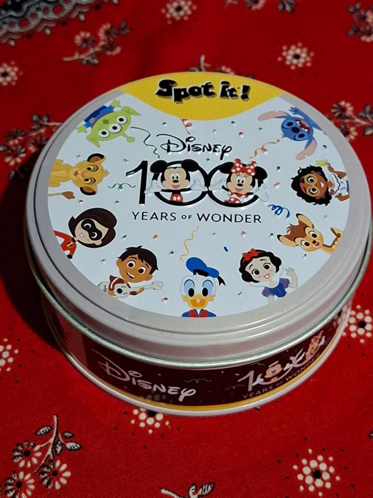 Spot it dobble 100 years of wonder disney spel, Ophalen of Verzenden, Overige figuren, Zo goed als nieuw, Overige typen