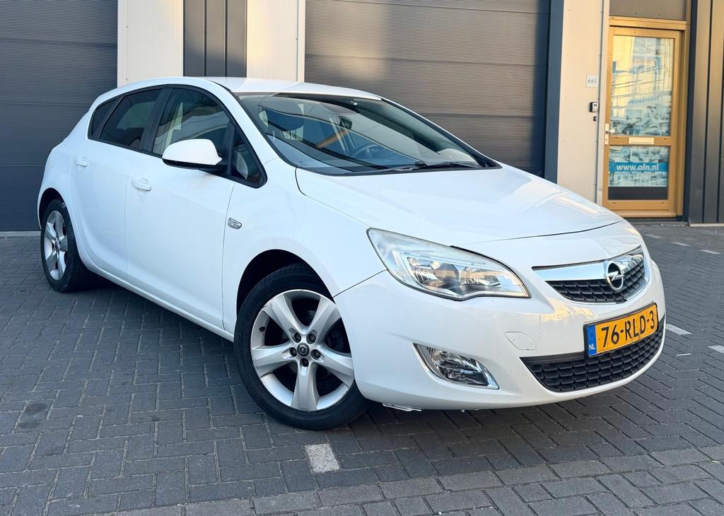 Opel Astra 1.4 Turbo Sport Edition, Auto's, Euro 5, Gebruikt, 680 kg, 4 cilinders