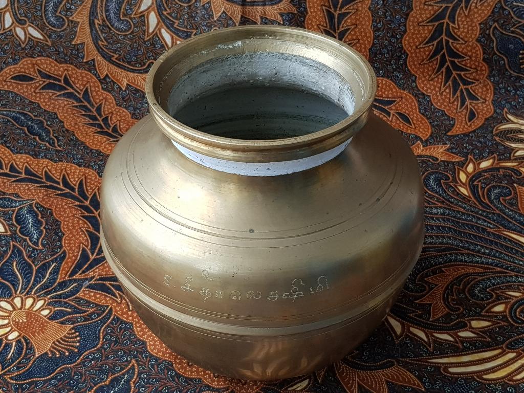 Mooie zware antieke Hindu Ghada waterpot uit India 19,8 cm., Ophalen of Verzenden, Koper