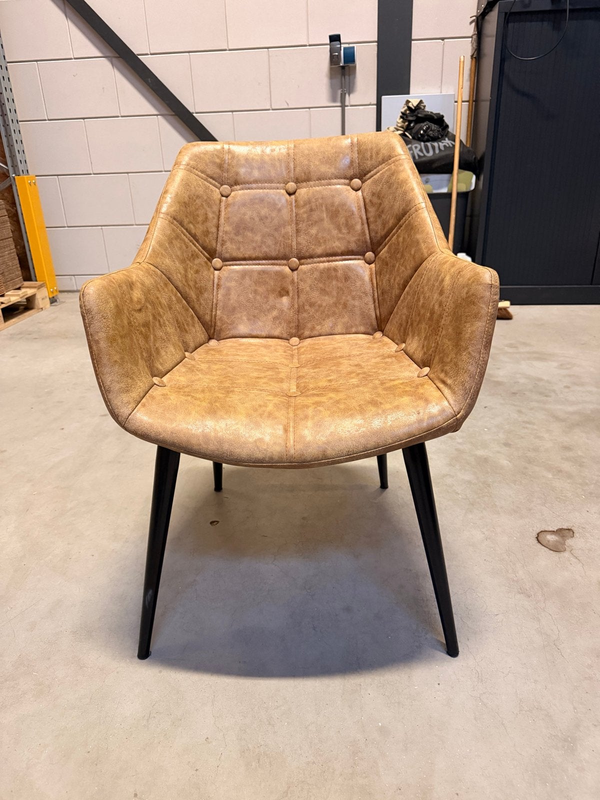 4 Hazel leatherlook eettafelstoelen met chesterfield knopen, Huis en Inrichting, Stoelen, Ophalen, Gebruikt, Overige kleuren, Leer