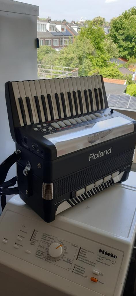 Roland FR2, Muziek en Instrumenten, Met riemen, 72-bas, Toetsaccordeon, Zo goed als nieuw