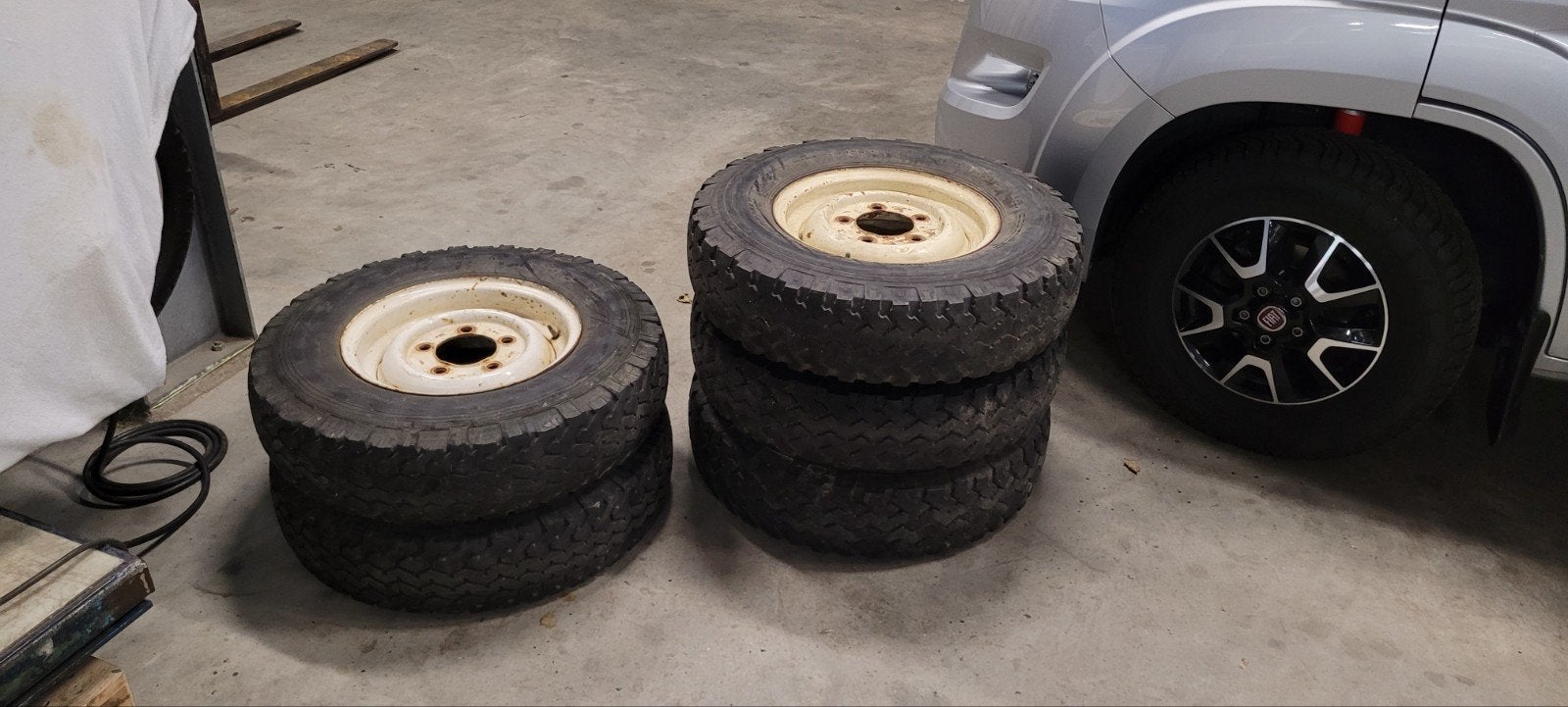7.50R16 Land Rover banden, Ophalen