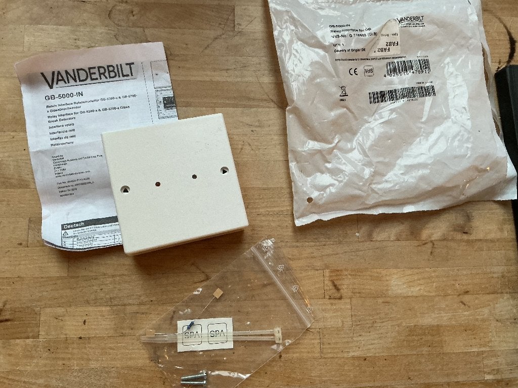 Vanderbilt GB-5000-IN relais interface voor inbraakalarm, Ophalen of Verzenden, Zo goed als nieuw, Detector, Sensor of Melder