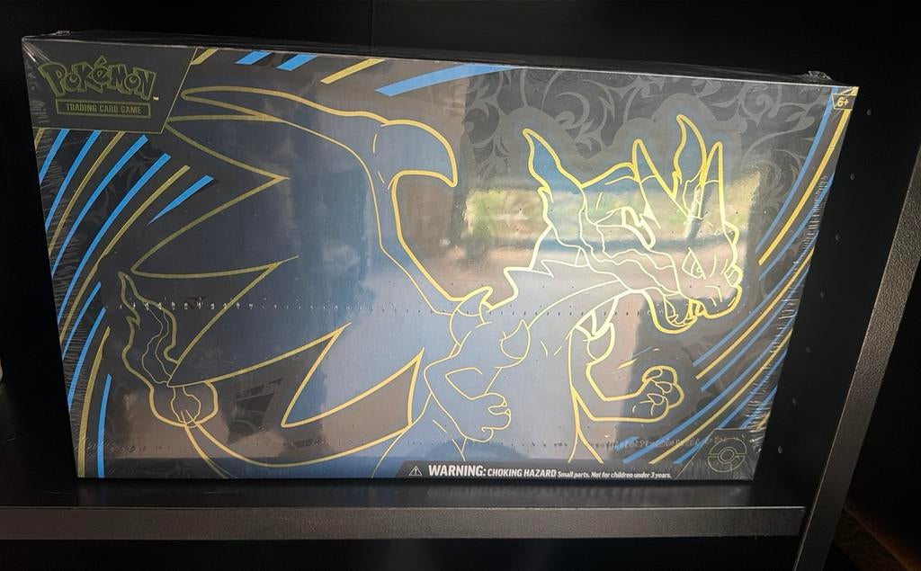 Pokémon Charizard Ultra Premium Collection MINT, Ophalen of Verzenden, Nieuw, Boosterbox, Foil