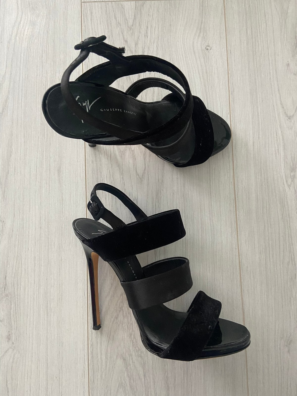 Giuseppe Zanotti sandalen maat 39, Kleding | Dames, Zwart, Zo goed als nieuw, Sandalen of Muiltjes, Ophalen of Verzenden