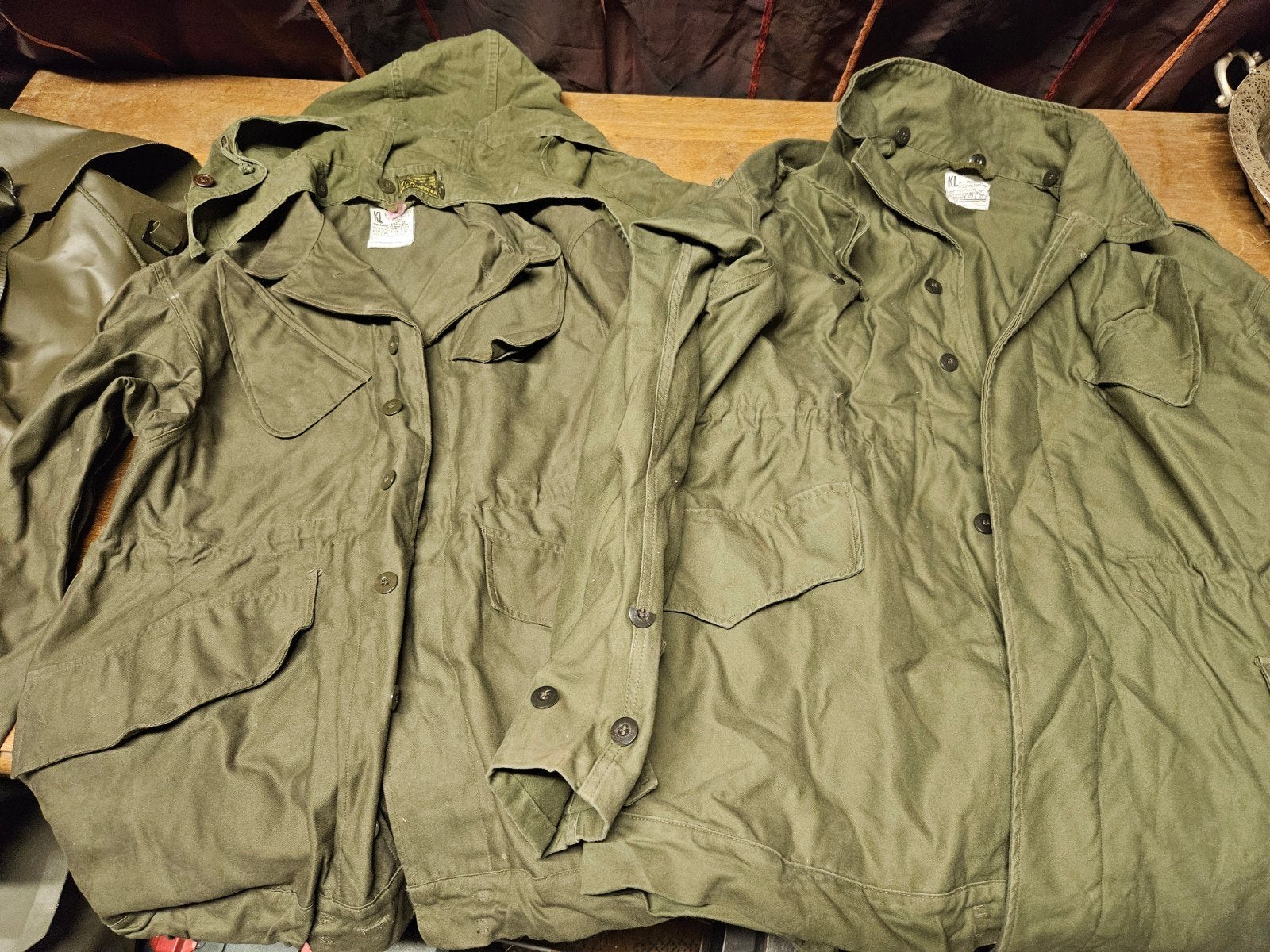 Hele partij met oude leger kleding/oude defensie kleding, Verzamelen, Ophalen of Verzenden, Landmacht, Nederland