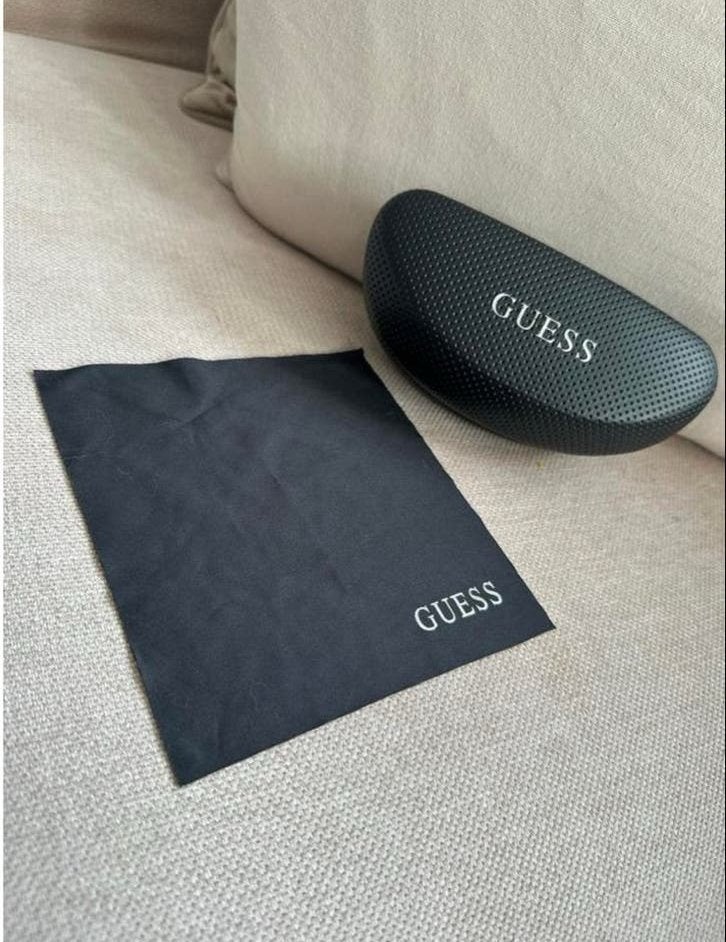 Guess brillenkoker en doekje, Sieraden, Tassen en Uiterlijk, Zwart, Nieuw, Bril, Ophalen