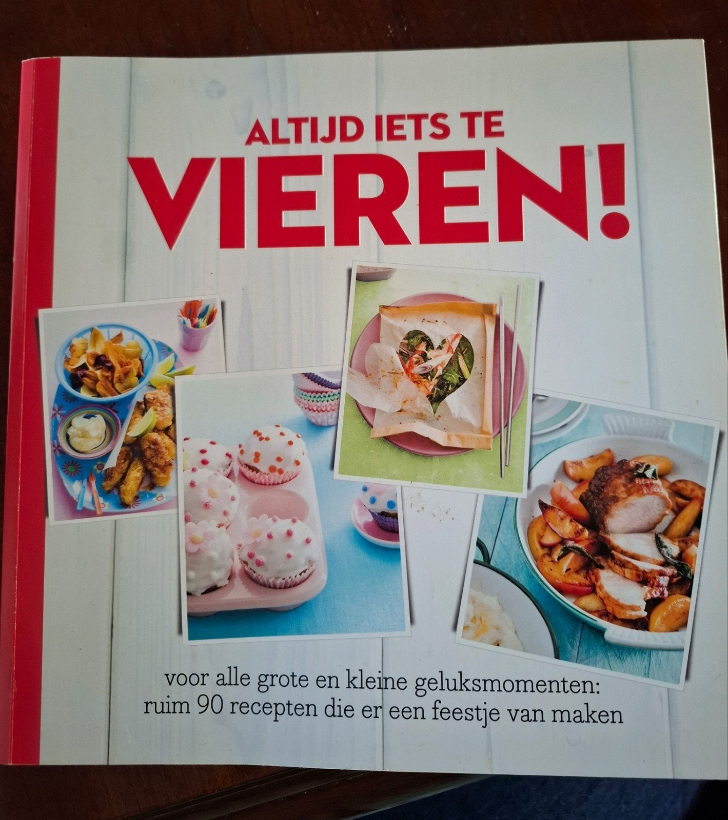 Altijd iets te vieren! Kookboek Albert Heijn, Ophalen of Verzenden, Zo goed als nieuw, Albert Heijn, Voorgerechten en Soepen
