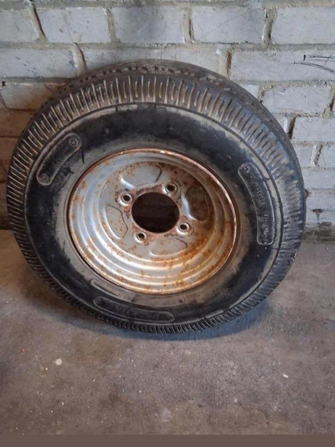 Te koop,Aanhaven wiel 5.00-10., Auto diversen, Aanhangwagen-onderdelen, Ophalen