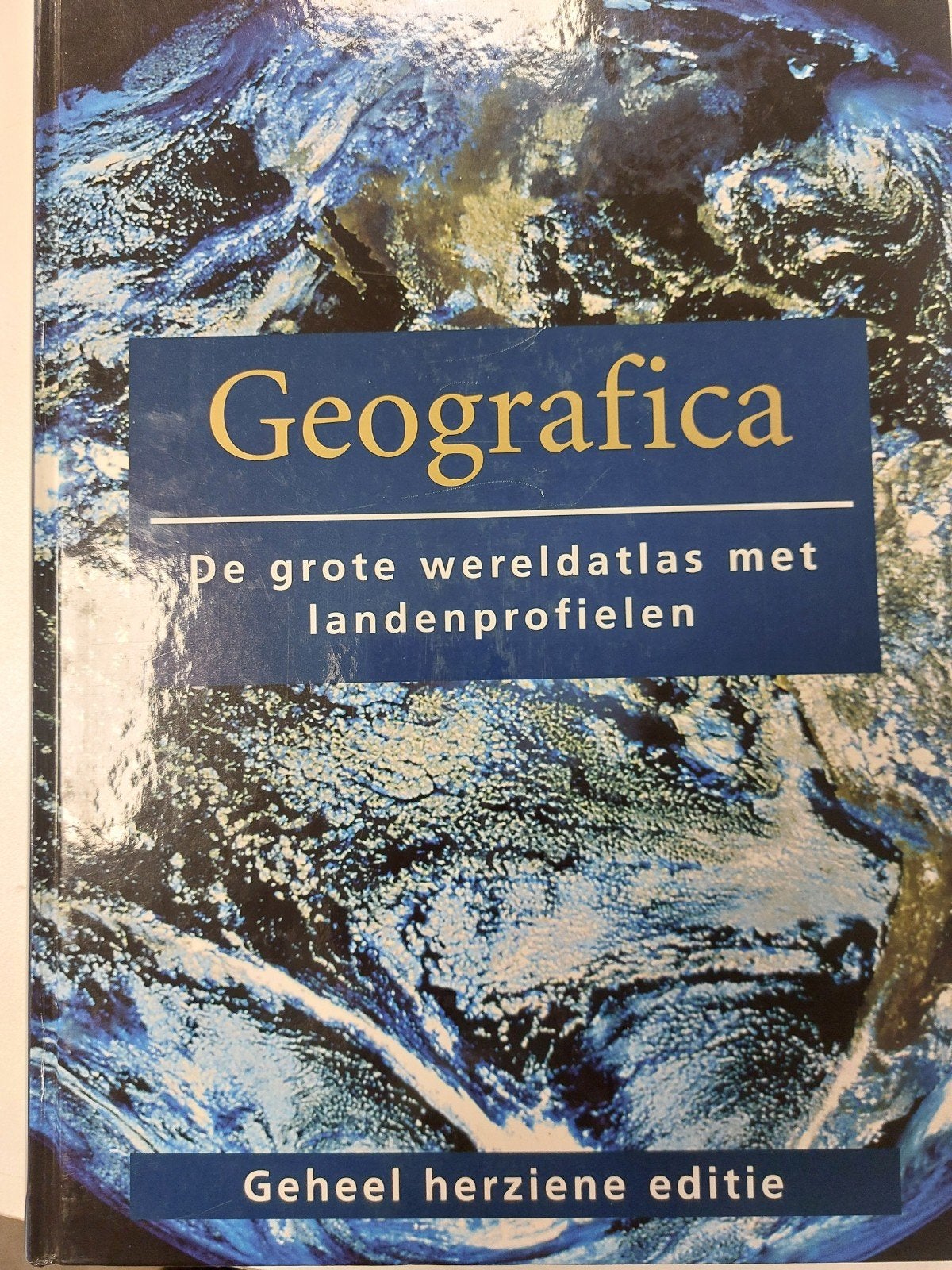 Geografica: De Grote Wereldatlas met Landenprofielen, Gelezen, Overige atlassen, 2000 tot heden, Ophalen of Verzenden