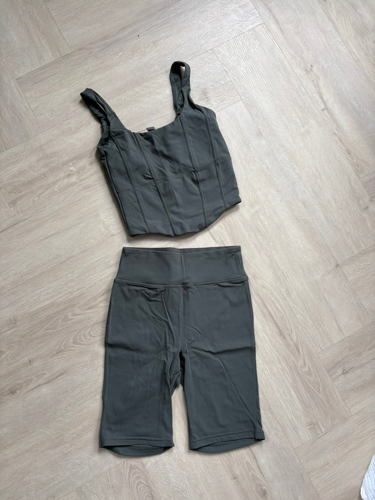 Amisu New Yorker sportset groen maat s short legging en top, Ophalen of Verzenden, Zo goed als nieuw, Maat 36 (S), Groen