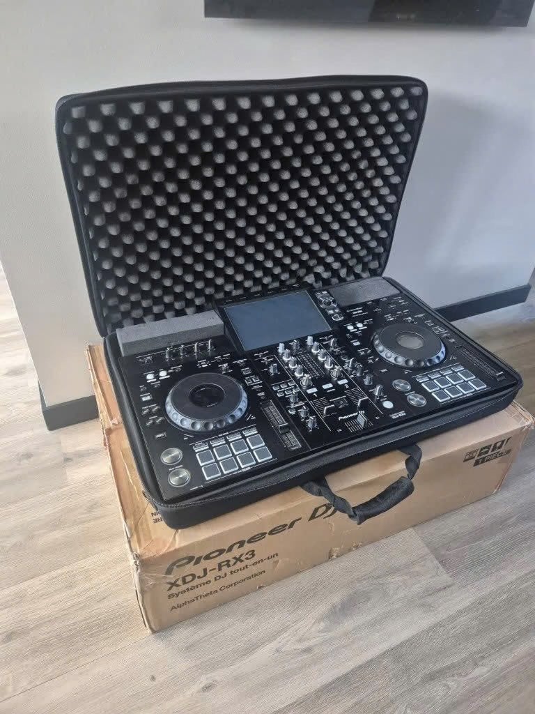 Pioneer XDJ-RX3 DJ-systeem in beschermende tas
