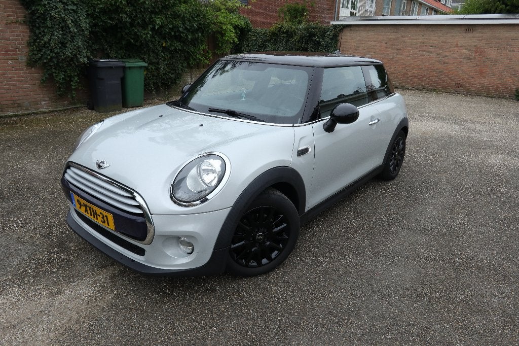 Mini 1.5 Cooper 2014 Wit, Auto's, Dealer onderhouden, Zwart, 4 stoelen, Origineel Nederlands
