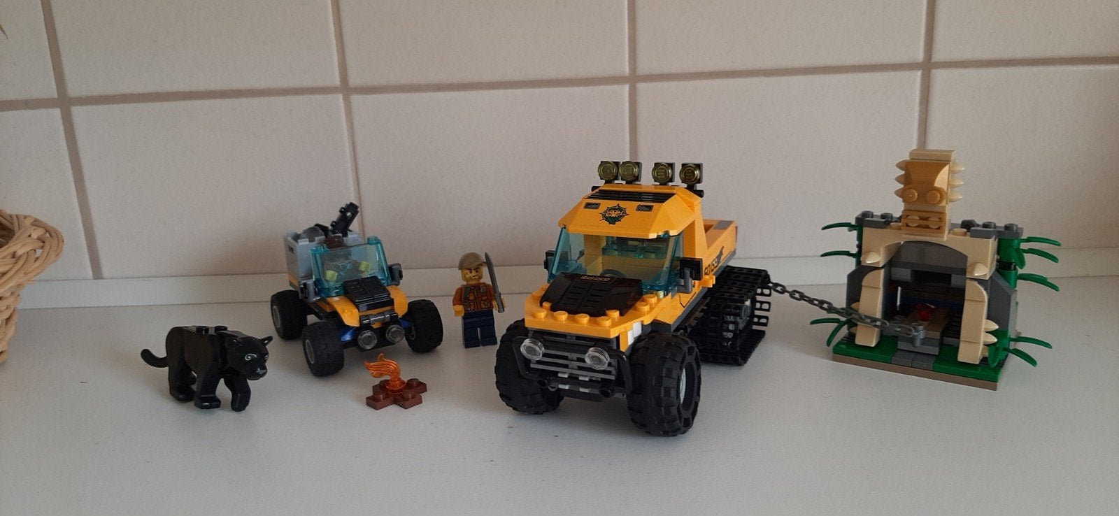 Lego City 60159 Jungle Missie  met Halfrupsvoertuig, Ophalen of Verzenden, Zo goed als nieuw