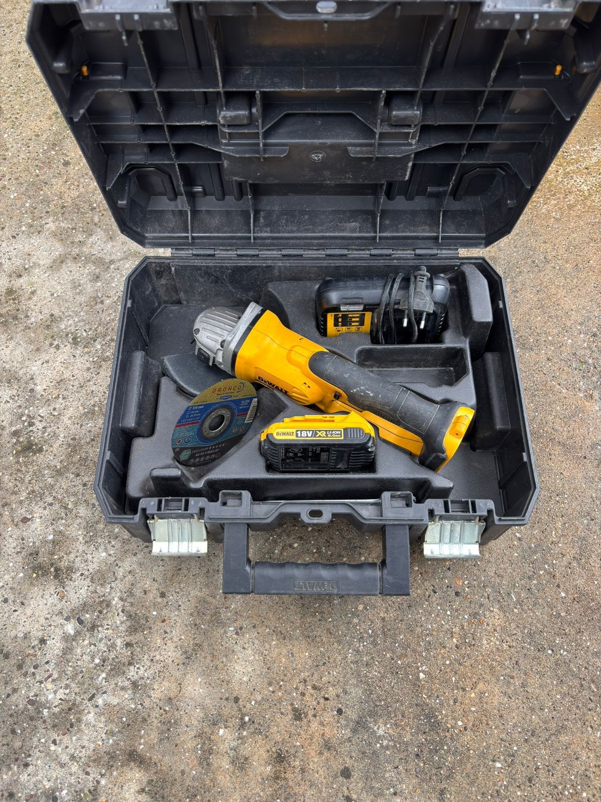 Foto 3 van DeWALT 18V haakse slijper