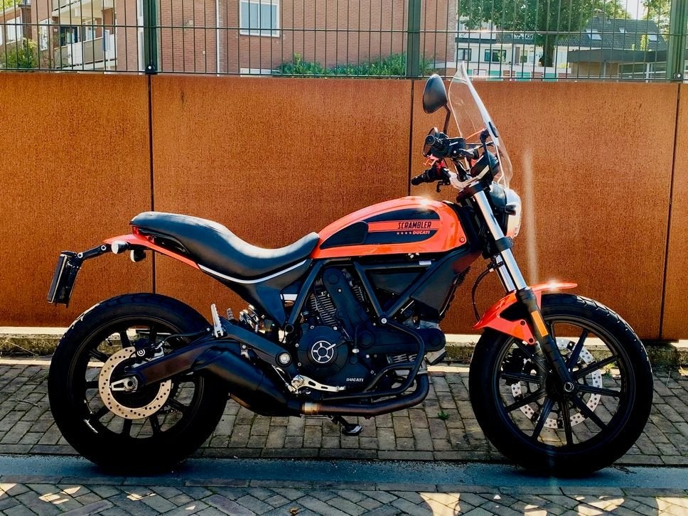 DUCATI SCRAMBLER SIXTY2 (bj 2016), Motoren, DUCATI, 2 cilinders, Motorrijbewijs A, Bedrijf