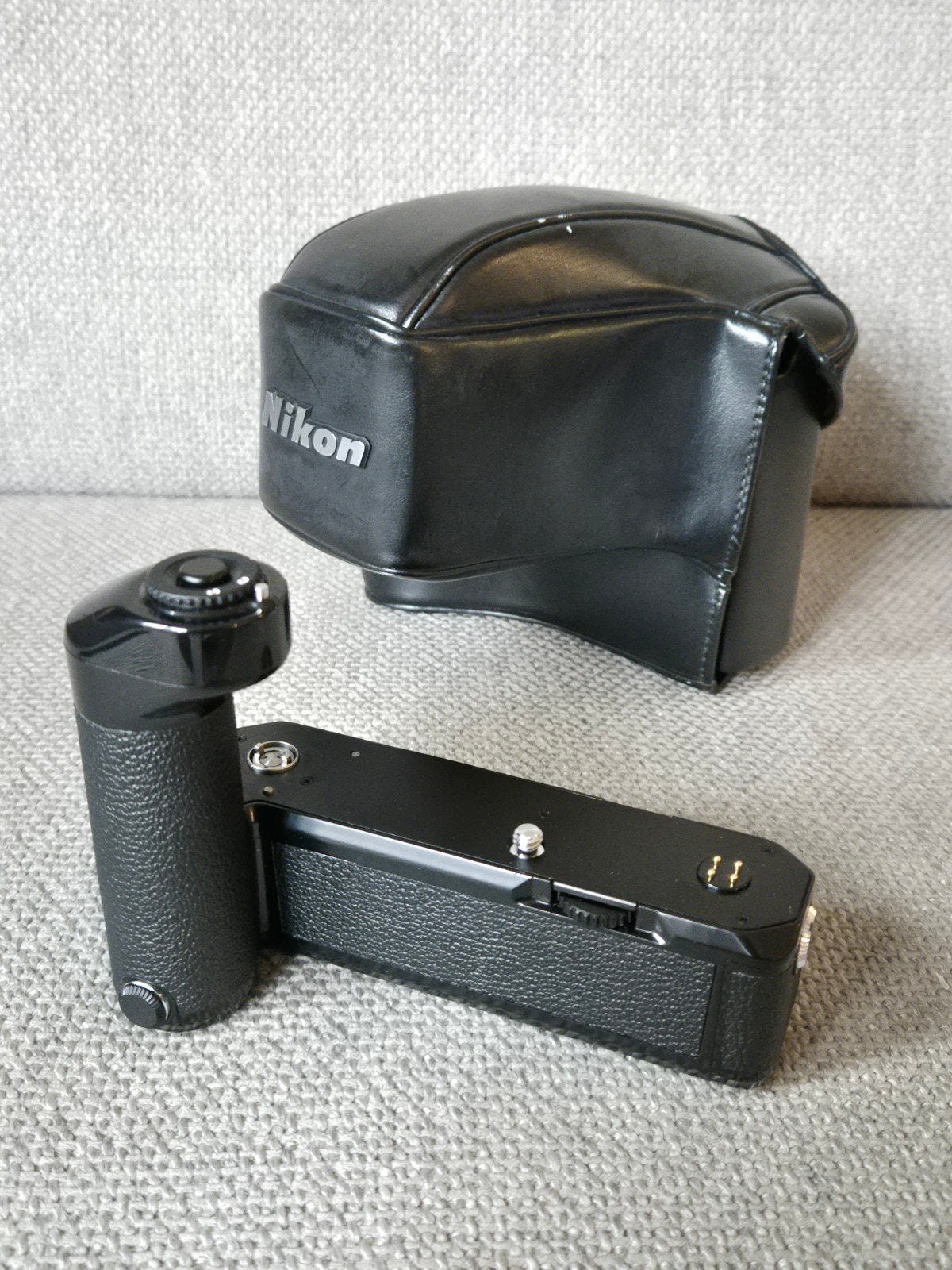 Nikon MD-12 Motor drive  met CF-29 Eveready case, Ophalen of Verzenden, Zo goed als nieuw
