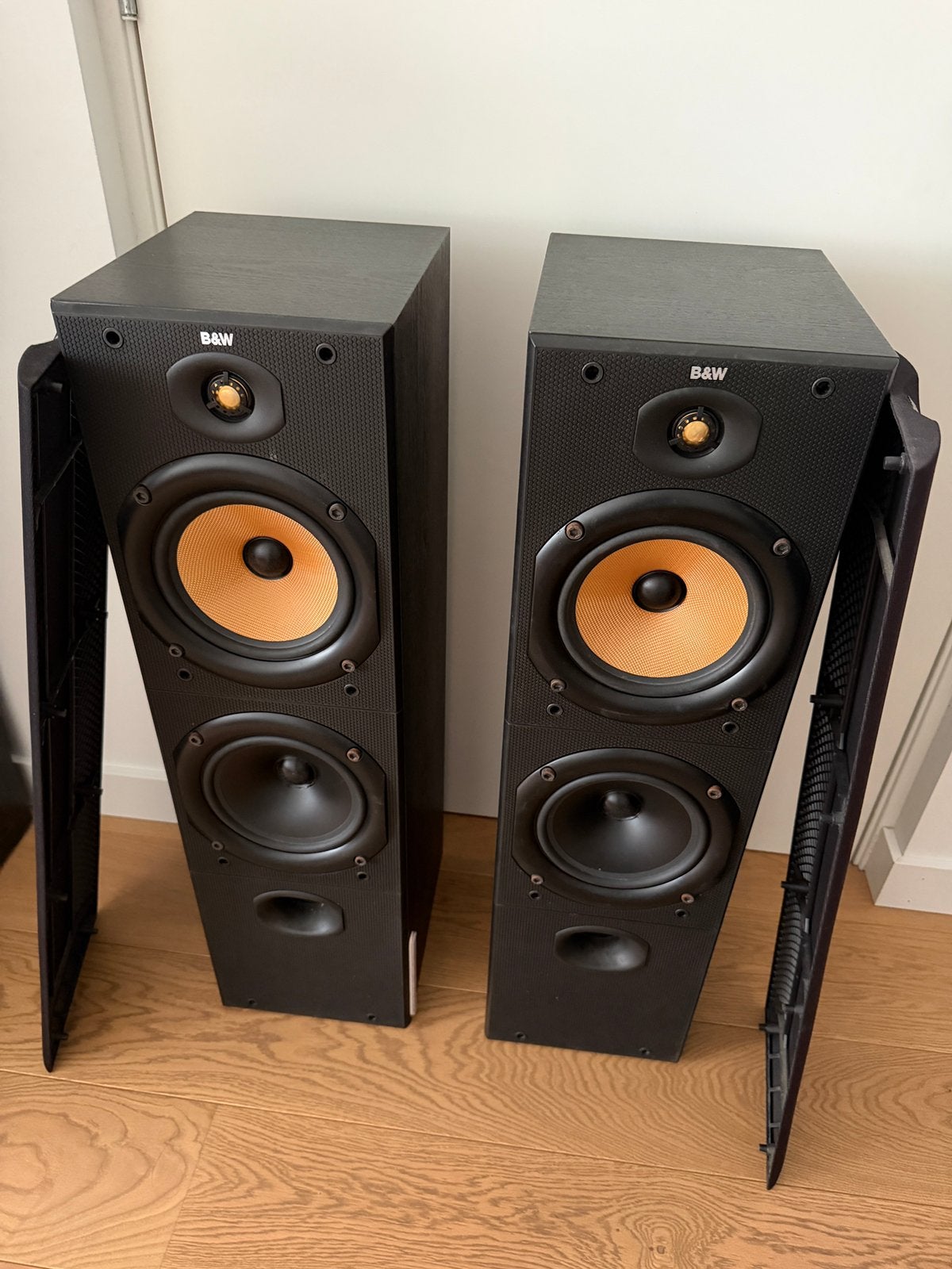 B&W Bowers & Wilkins DM603, DM 601, CC6 S1 surround sound