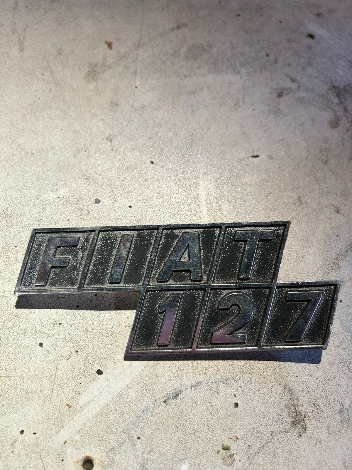 Fiat 127 Embleem - Origineel en Zeldzaam, Ophalen of Verzenden, Gebruikt, Fiat