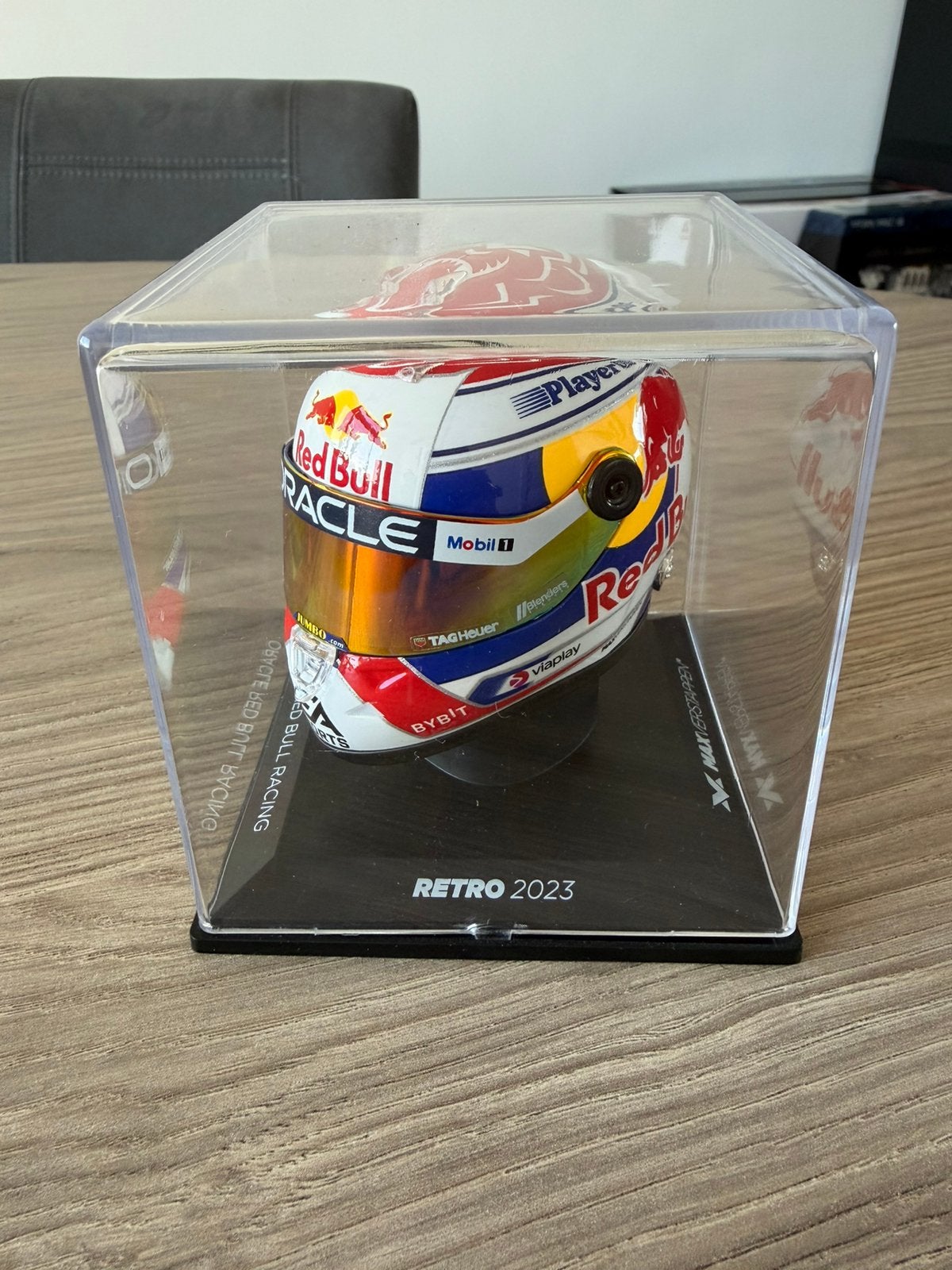 1:4 retro helm max verstappen 2023, Ophalen of Verzenden, Zo goed als nieuw, Formule 1