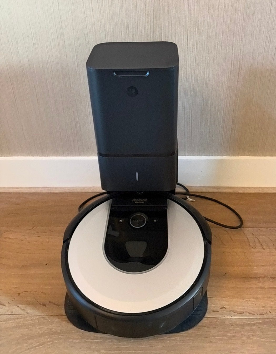 iRobot Roomba I7 Robotstofzuiger met zelflegende basis, Witgoed en Apparatuur, Stofzuigers, Gebruikt, IRobot, Automatisch legen